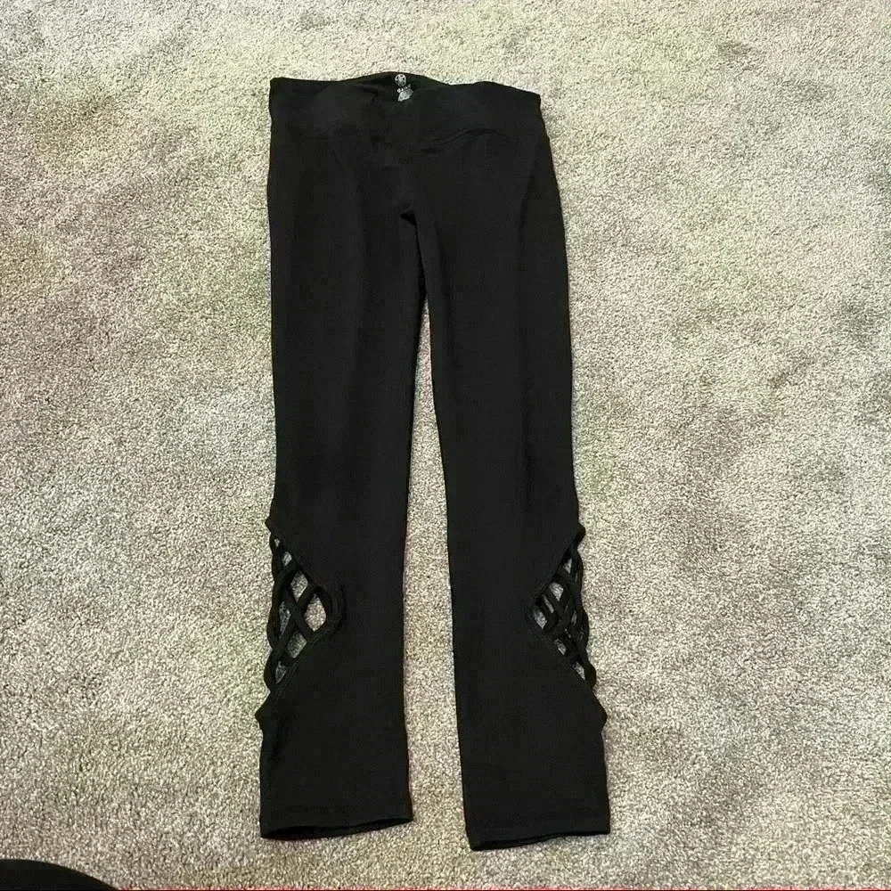 Gaiam Leggings with cutout detail size M Medium